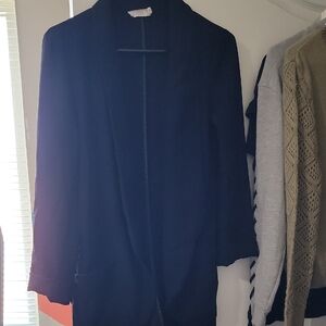 Lush Black Blazer with Classic Lapel and Smooth Finish